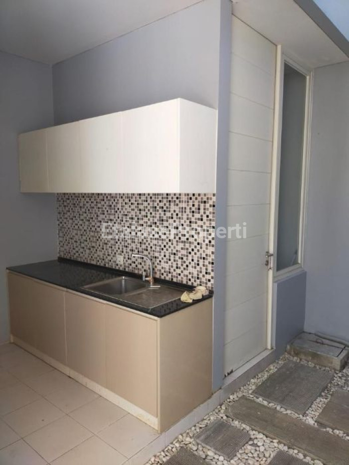 Foto properti RUMAH THE MANSION PAKUWON INDAH SURABAYA FOR RENT 3