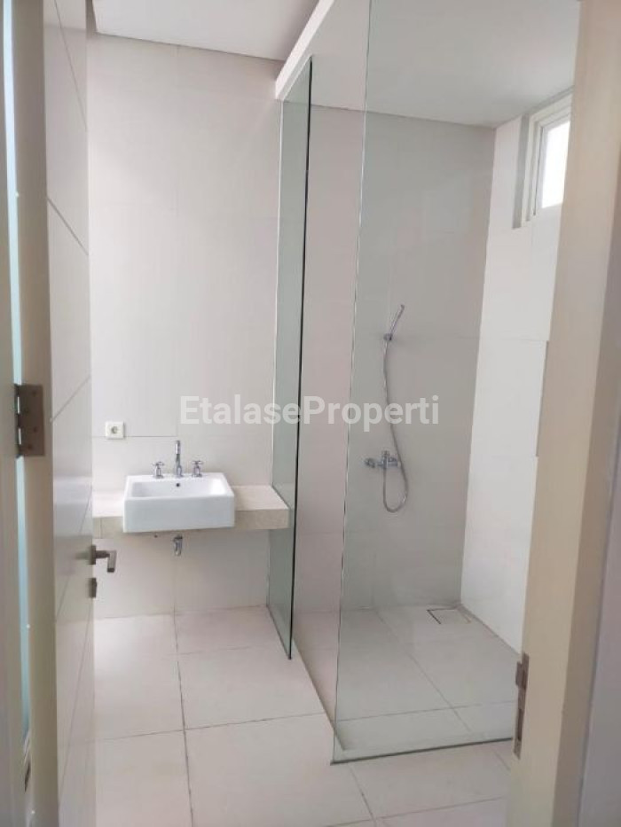 Foto properti RUMAH THE MANSION PAKUWON INDAH SURABAYA FOR RENT 4