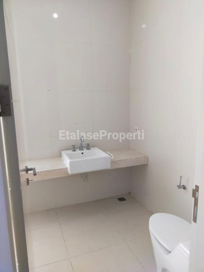 Foto properti RUMAH THE MANSION PAKUWON INDAH SURABAYA FOR RENT 9