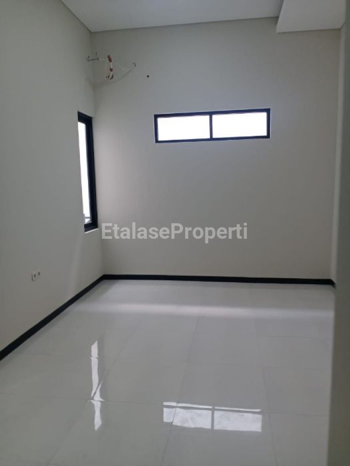 Foto properti DI JUAL 2 UNIT RUMAH BARU SIAP HUNI TENGGILIS MEJOYO 4