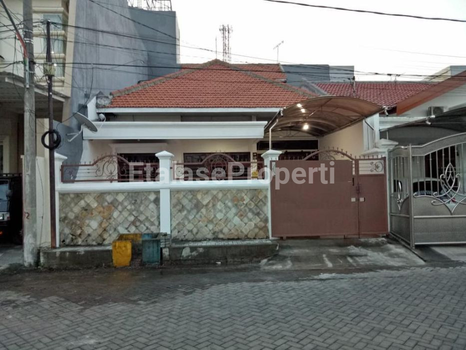 Foto properti Disewakan Rumah Di Klampis Semolo Timur Terawat Siap Huni 1