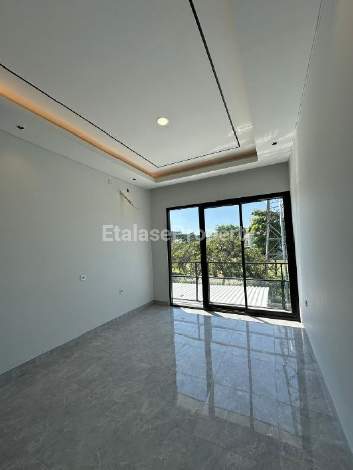 Foto properti Dijual RUMAH BARU MODERN MINIMALIS CITRALAND THE GREENLAKE ‼️ 2