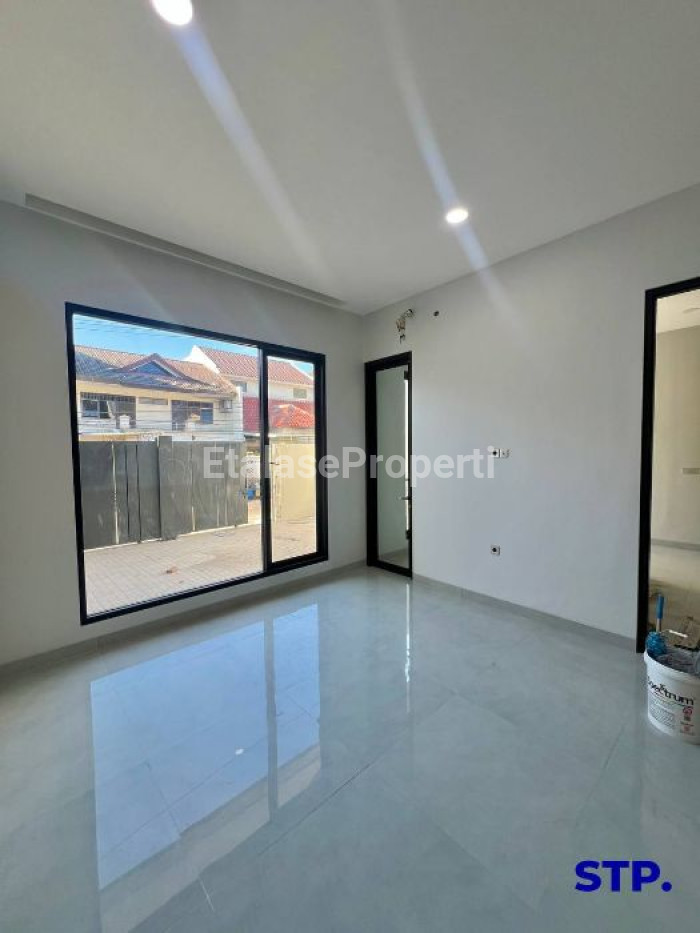 Foto properti Rumah Baru Kontemporer Manyar Jaya 2 Lantai 3
