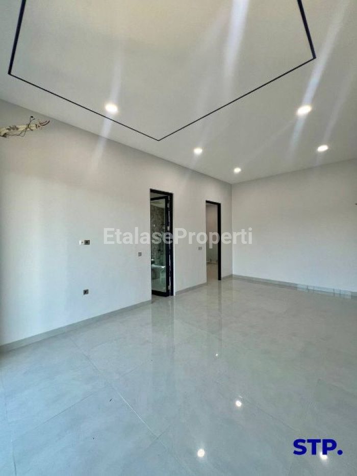 Foto properti Rumah Baru Kontemporer Manyar Jaya 2 Lantai 9