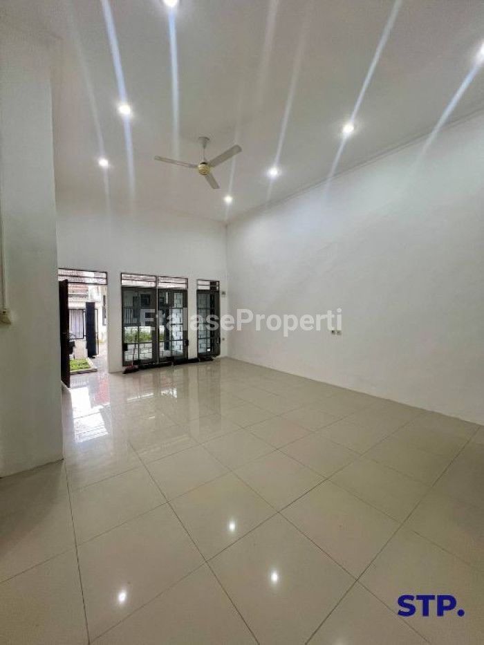Foto properti Rumah 1 Lantai Di Perumahan Manyar Jaya Sudah Renovasi 2
