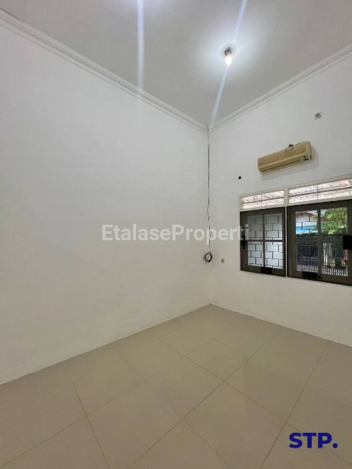Foto properti Rumah 1 Lantai Di Perumahan Manyar Jaya Sudah Renovasi 6