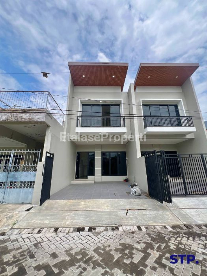 Foto properti Rumah Baru Modern 2 Lantai Di Sutorejo Tengah 1