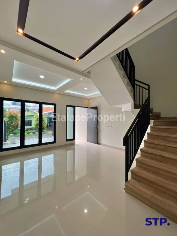 Foto properti Rumah Baru Modern 2 Lantai Di Sutorejo Tengah 2