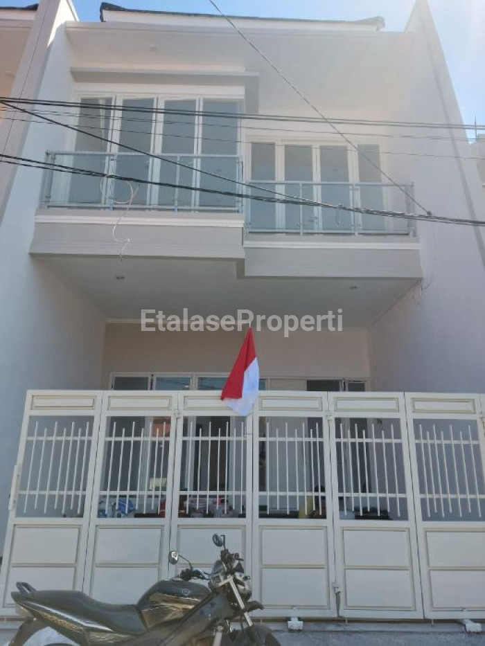 Foto properti Dijual Rumah Mewah Mulyosari Utara Murah Siap Huni 1