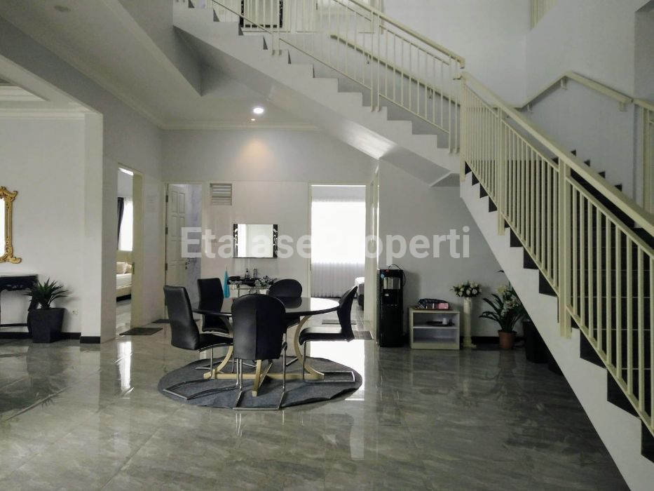 Foto properti Dijual Villa RAYA PRIGEN Modern Minimalis 1