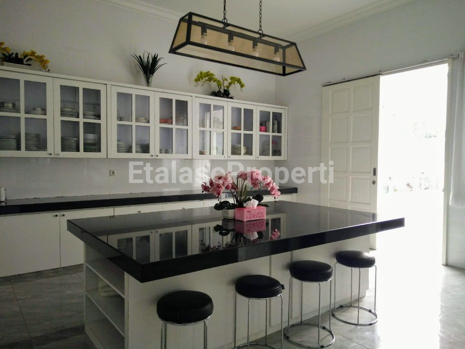 Foto properti Dijual Villa RAYA PRIGEN Modern Minimalis 2