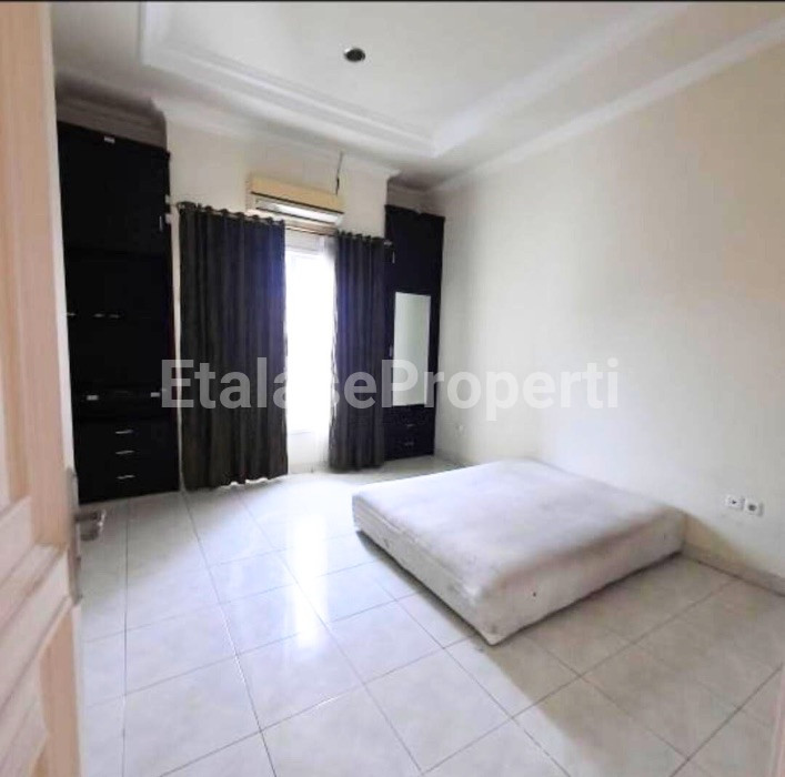 Foto properti Disewakan Rumah Furnished Siap Huni, Tenggilis Utara, Surabaya 9