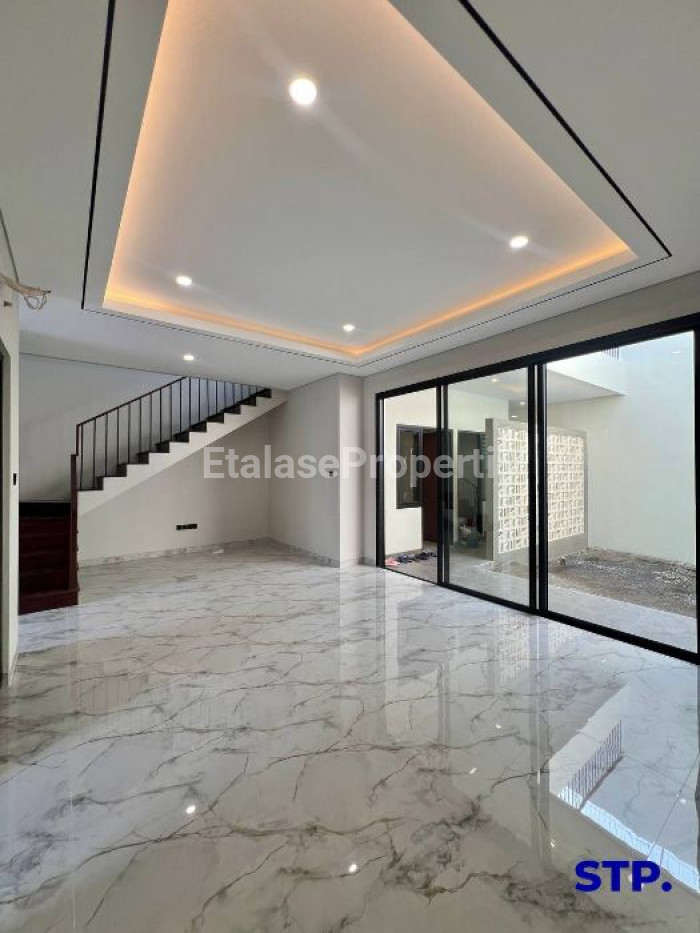 Foto properti Turun Harga, Rumah Modern Kontemporer Di Manyar Kertoarjo 3