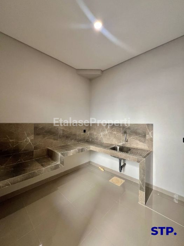 Foto properti Turun Harga, Rumah Modern Kontemporer Di Manyar Kertoarjo 5