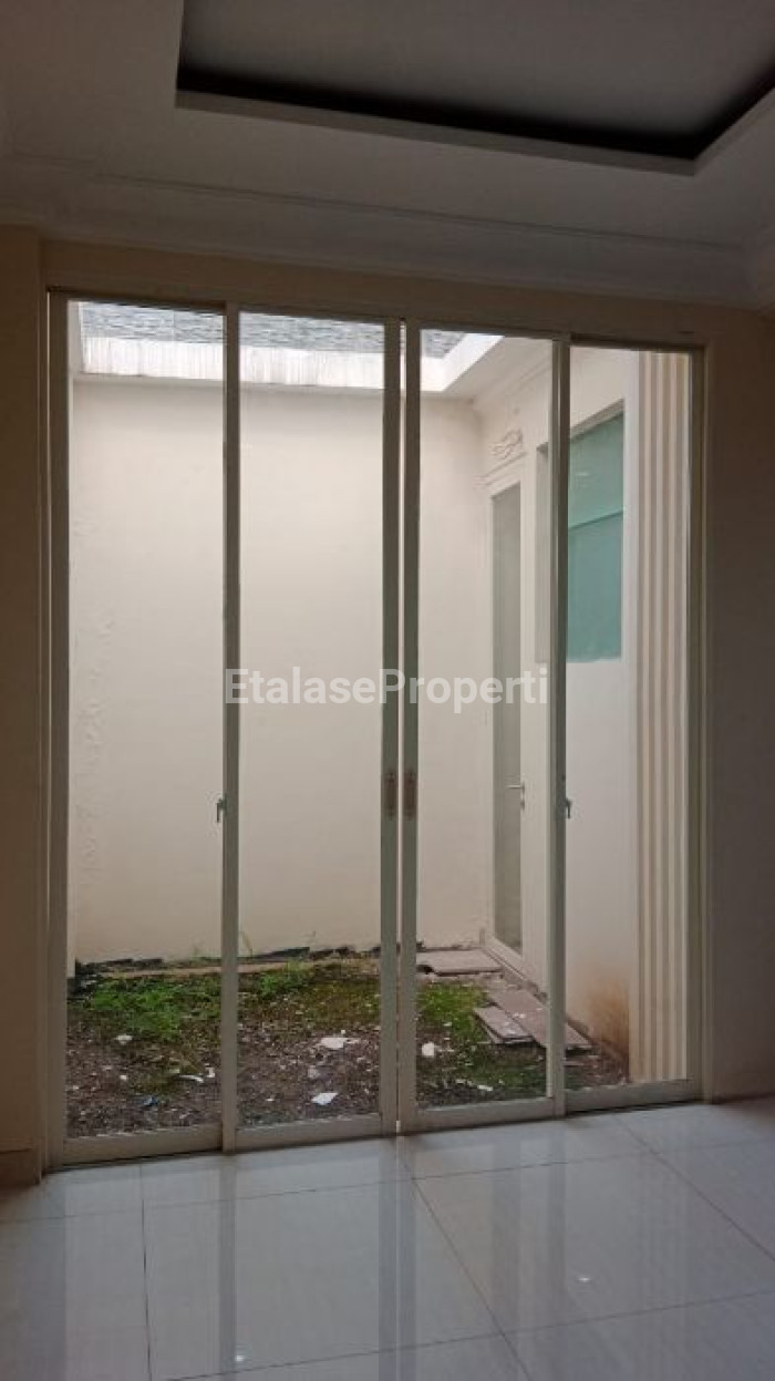 Foto properti Rumah Minimalis Dengan Kolam Di Bawah Pintu Masuk😍 Pakuwon Indah 3