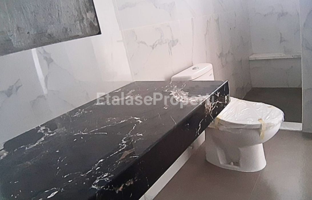 Foto properti RUMAH BARU GRESS  GRAHA FAMILY  DIJUAL 5