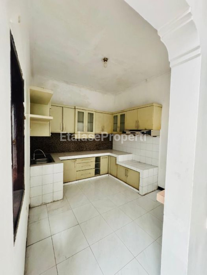Foto properti For Sale  Rumah  Taman Pondok Indah Wiyung 2