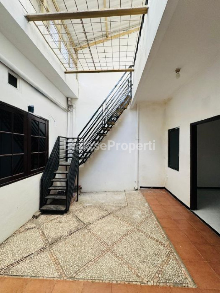 Foto properti For Sale  Rumah  Taman Pondok Indah Wiyung 3