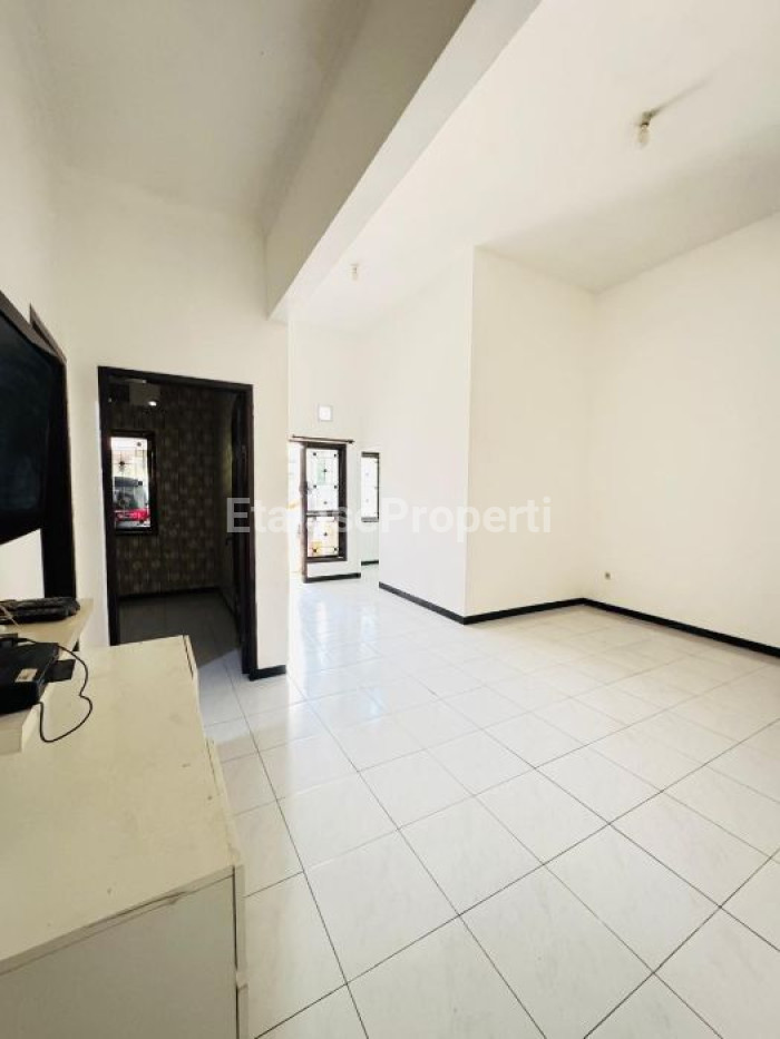 Foto properti For Sale  Rumah  Taman Pondok Indah Wiyung 4