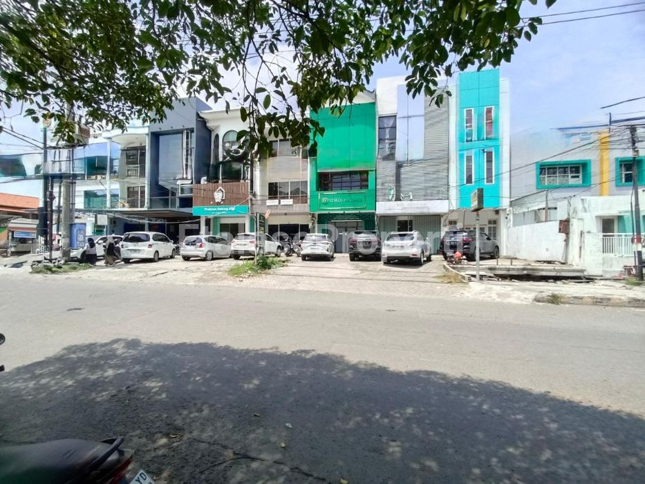 Foto properti Nego Sampai Deal  For Sale Ruko 3 Lantai Nol Jalan Raya Darmo Permai 1