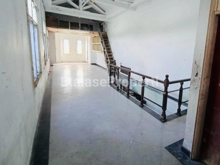 Foto properti Nego Sampai Deal  For Sale Ruko 3 Lantai Nol Jalan Raya Darmo Permai 3