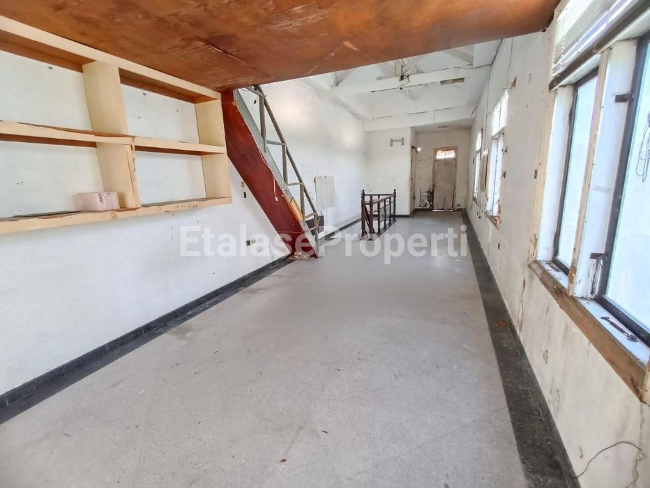 Foto properti Nego Sampai Deal  For Sale Ruko 3 Lantai Nol Jalan Raya Darmo Permai 5