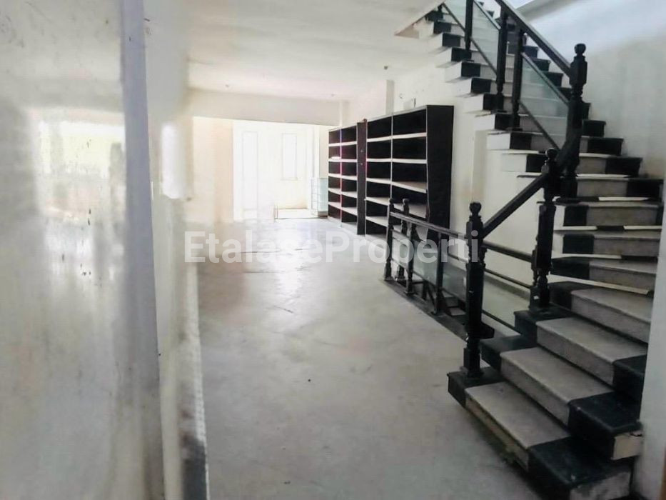 Foto properti Nego Sampai Deal  For Sale Ruko 3 Lantai Nol Jalan Raya Darmo Permai 6