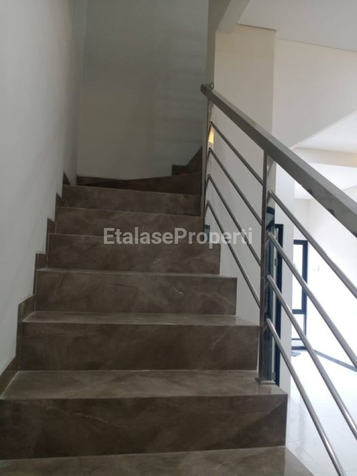Foto properti Rumah Baru Modern Di Perumahan Villa Kalijudan Indah 4