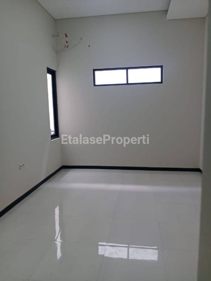 Foto properti Rumah Baru Modern Di Perumahan Villa Kalijudan Indah 5