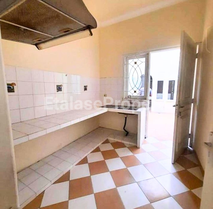 Foto properti Dijual/Disewakan :  Rumah Tenggilis Utara 2 Lantai Siap Huni Furnish 7
