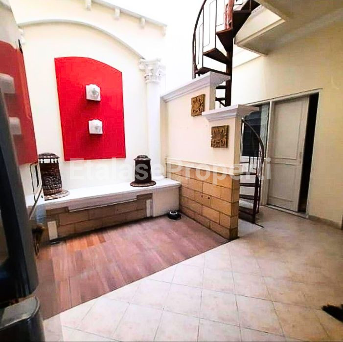Foto properti Dijual/Disewakan :  Rumah Tenggilis Utara 2 Lantai Siap Huni Furnish 7
