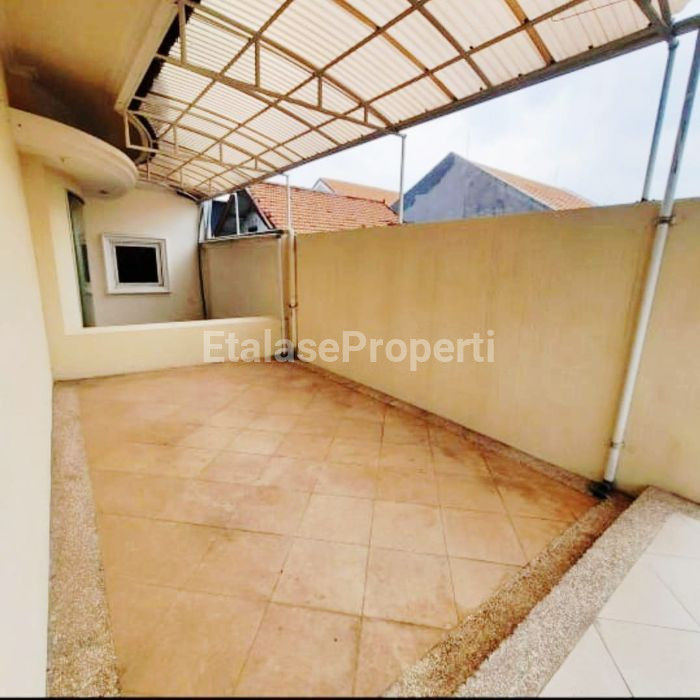 Foto properti Dijual/Disewakan :  Rumah Tenggilis Utara 2 Lantai Siap Huni Furnish 8