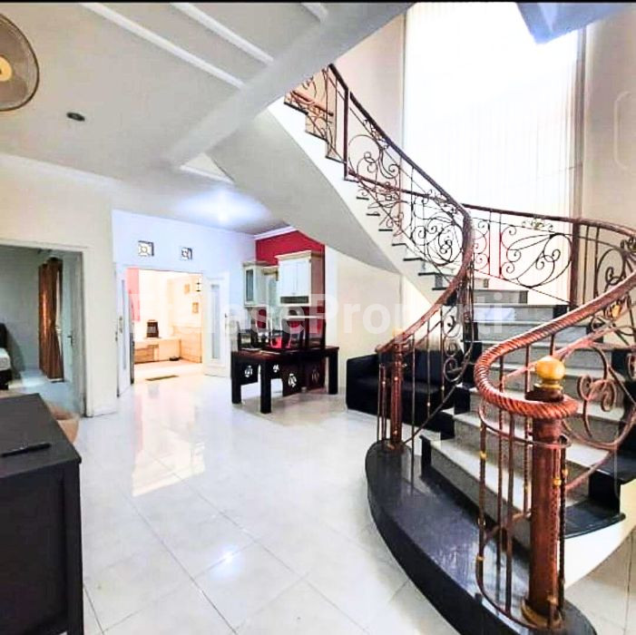Foto properti Dijual/Disewakan :  Rumah Tenggilis Utara 2 Lantai Siap Huni Furnish 10