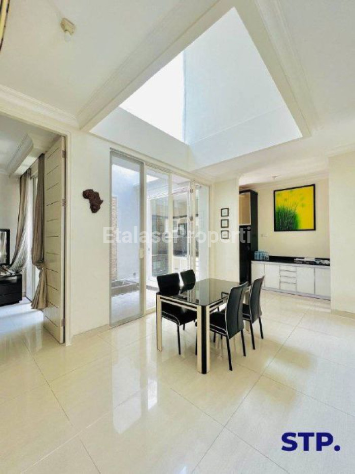 Foto properti Jual Rumah Mewah Pakuwon City Cluster Long Beach Furnished 4