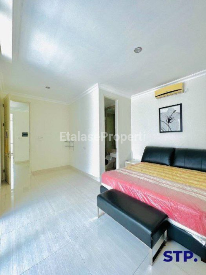 Foto properti Jual Rumah Mewah Pakuwon City Cluster Long Beach Furnished 10