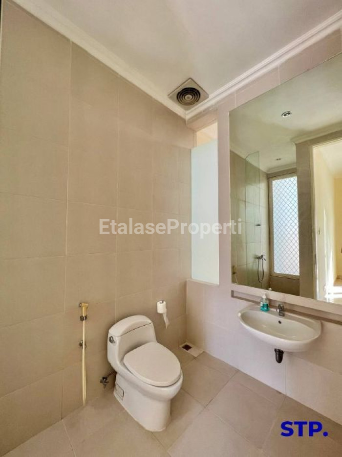 Foto properti Disewakan, Rumah Pakuwon City Cluster Long Beach Semi-furnished 10