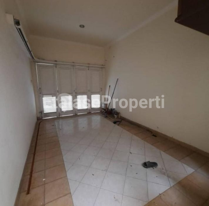 Foto properti Jual Rumah Siap Huni 2 Lantai Di Tenggilis Utara 2