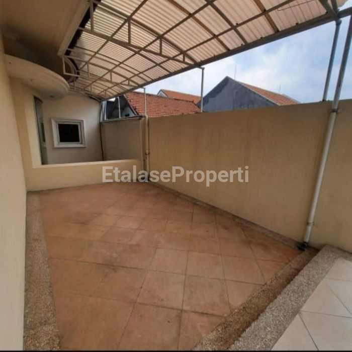 Foto properti Jual Rumah Siap Huni 2 Lantai Di Tenggilis Utara 10