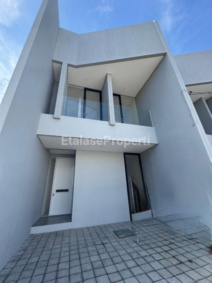 Foto properti For Sale Rumah 2 Lantai Baru Gress Lokasi Dekat Dian Istana, Graha Family 1