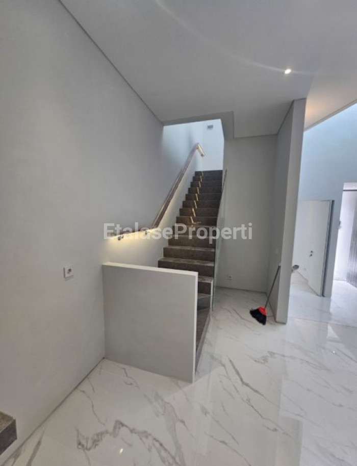 Foto properti Murah..Rumah Bagus Lokasi Strategis Surabaya Timur 1