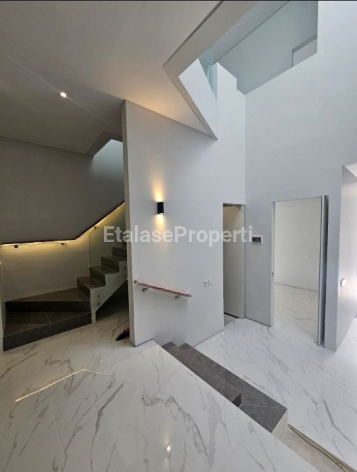 Foto properti Murah..Rumah Bagus Lokasi Strategis Surabaya Timur 3