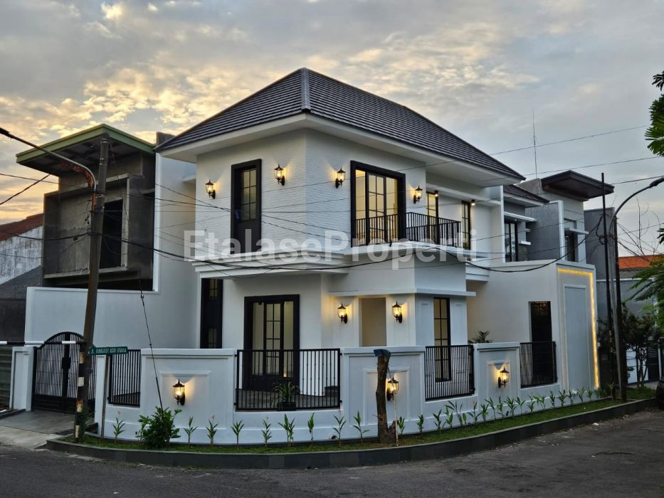Foto properti Dijual Rumah Hook Di Rungkut Asri Dekat MERR Gununganyar 1