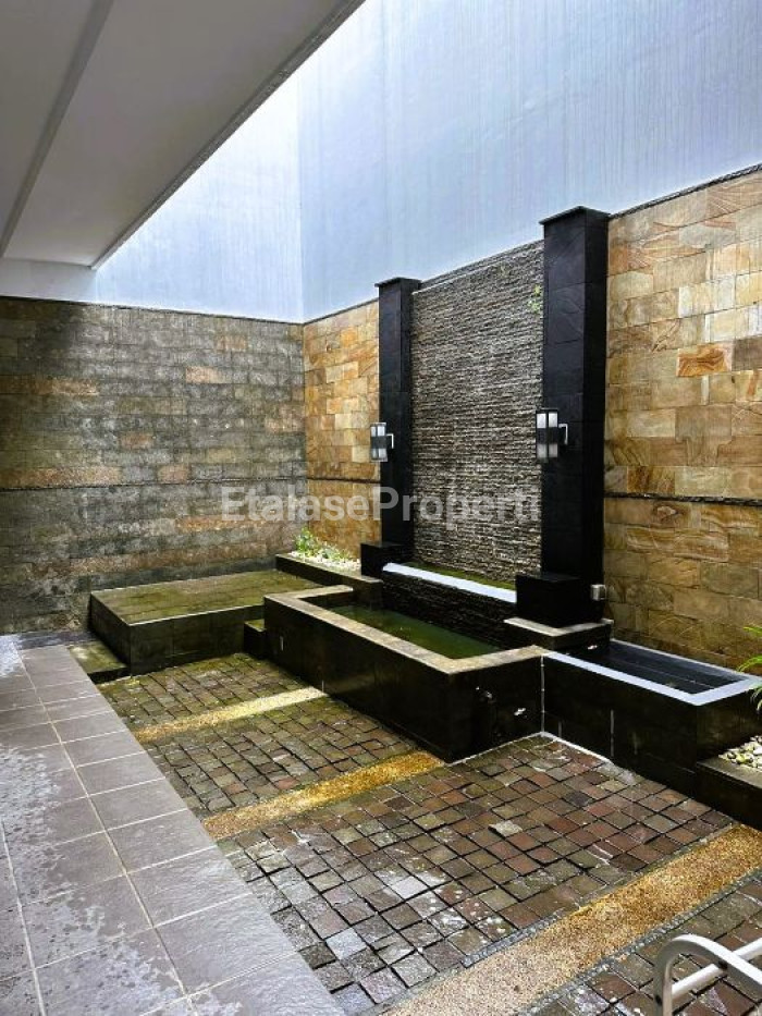 Foto properti Disewakan Rumah Dian Istana Park Avenue Wiyung Dekat PTC 4