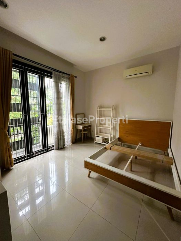 Foto properti Disewakan Rumah Dian Istana Park Avenue Wiyung Dekat PTC 5