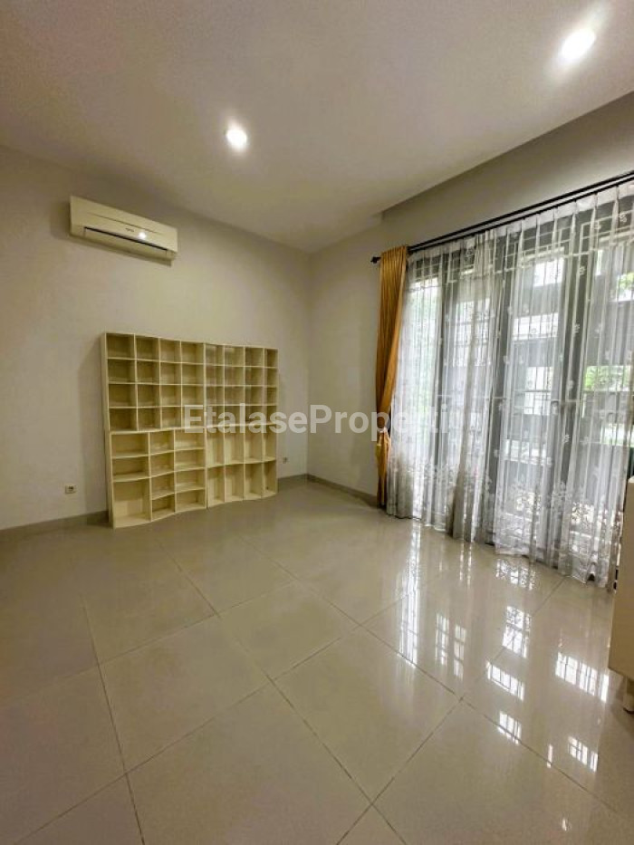 Foto properti Disewakan Rumah Dian Istana Park Avenue Wiyung Dekat PTC 8