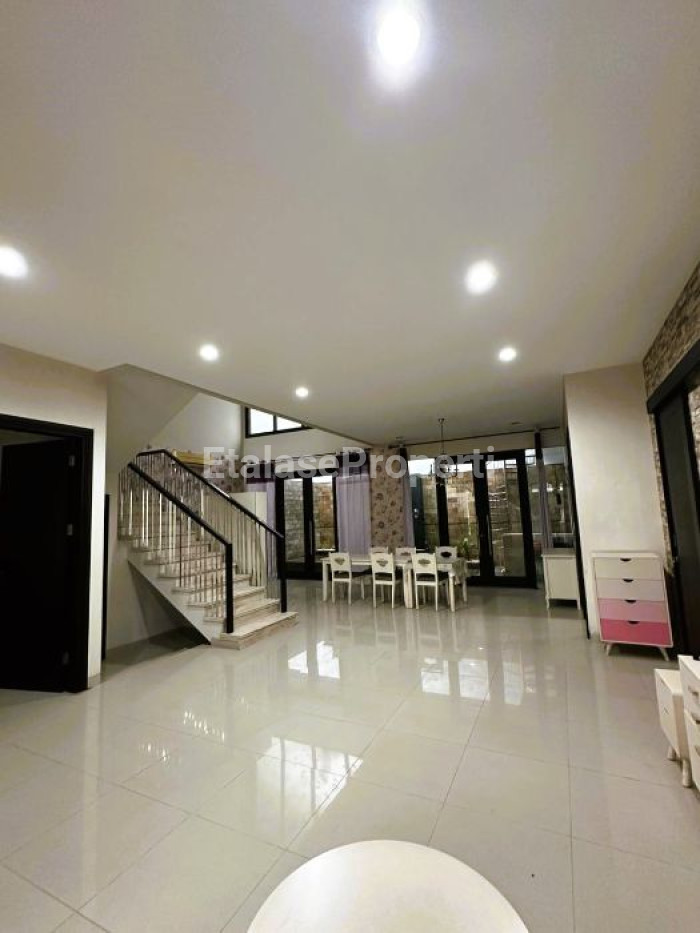 Foto properti Disewakan Rumah Dian Istana Park Avenue Wiyung Dekat PTC 9