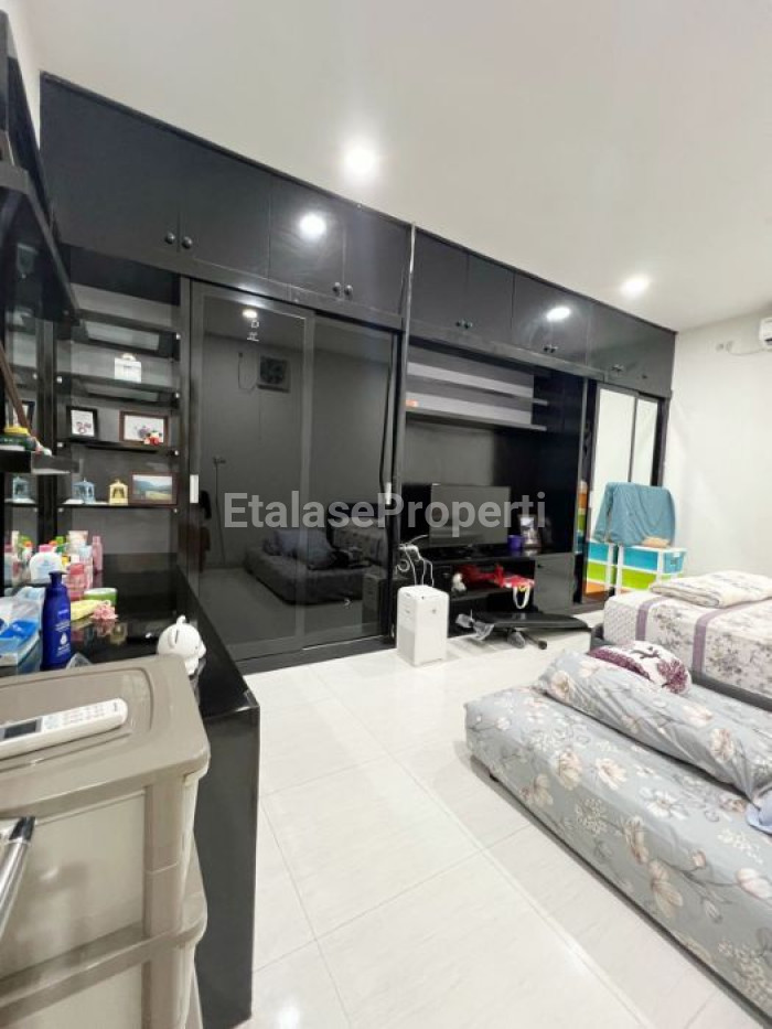 Foto properti Dijual Rumah Di Pondok Tjandra Nanas Dekat Gununganyar 1