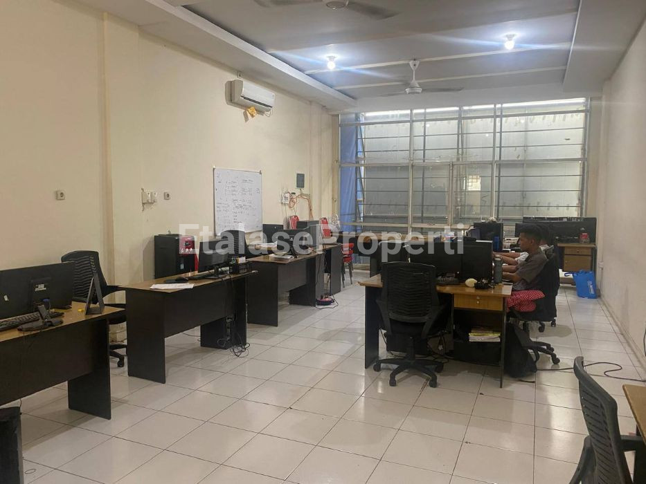 Foto properti Turun Harga! Ruko 4 Lantai Di Jalan Indragiri 7