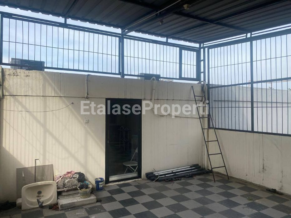 Foto properti Turun Harga! Ruko 4 Lantai Di Jalan Indragiri 9