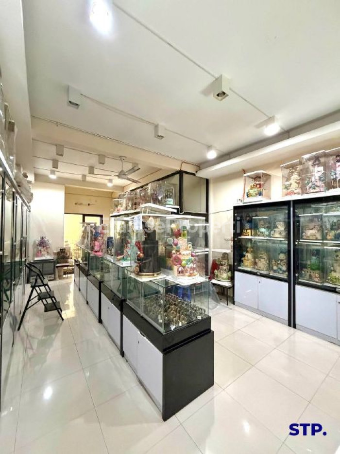Foto properti Turun Harga! Ruko 4 Lantai Di Jalan Indragiri 5